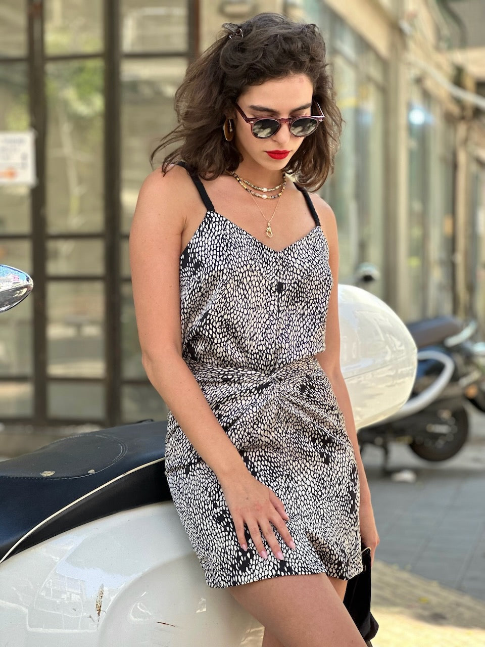 חצאית מיני ונוס - לבן פרינט תנין