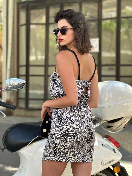 חצאית מיני ונוס - לבן פרינט תנין