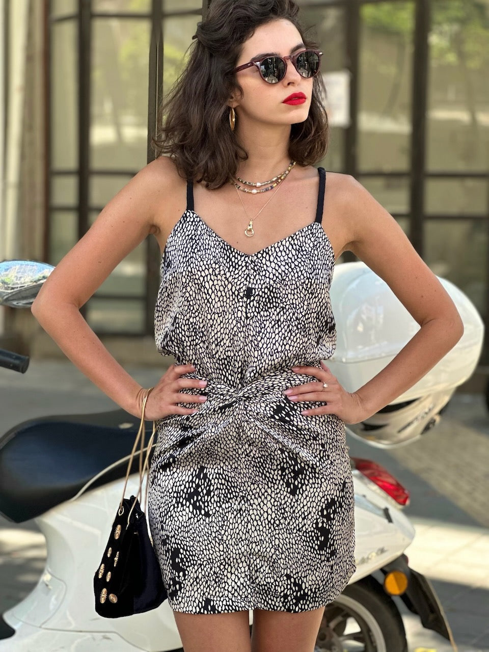 חצאית מיני ונוס - לבן פרינט תנין