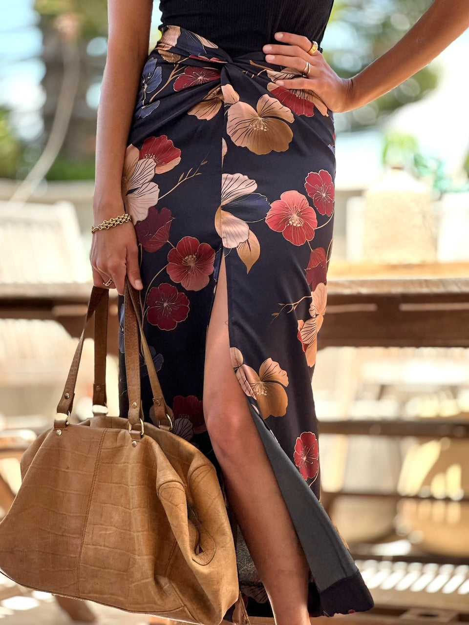 חצאית מקסי ונוס - שחור פרחים ניוד בורדו