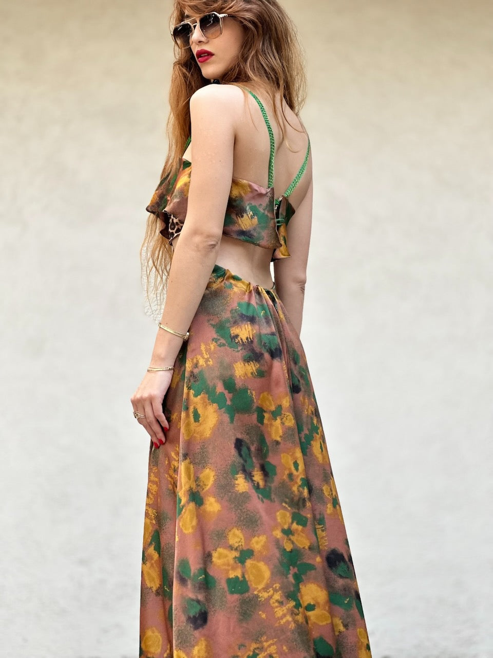 שמלת כרמן - מוקה ירוק שילוב מנומר