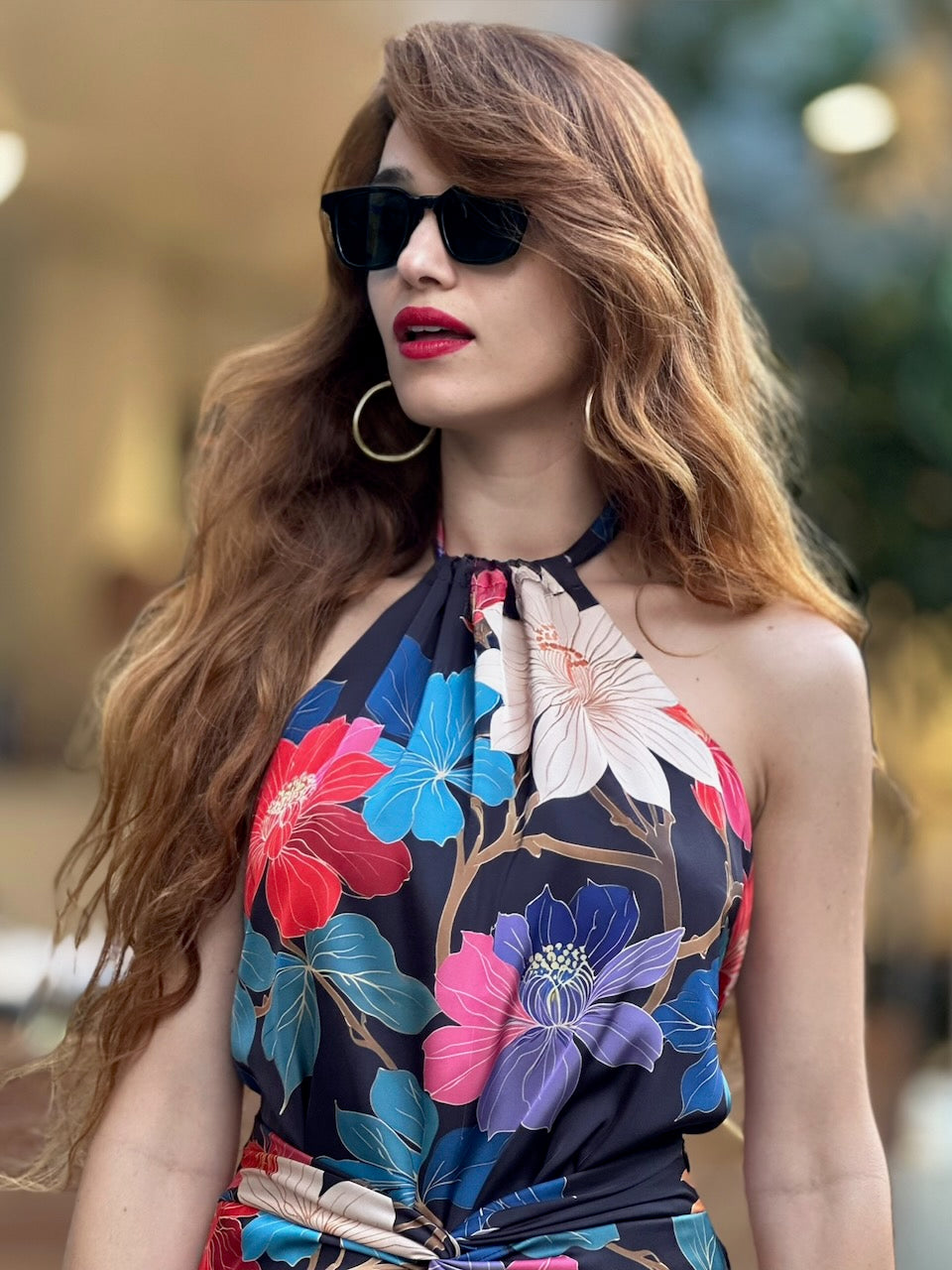 טופ קירה - שחור פרחים צבעוניים