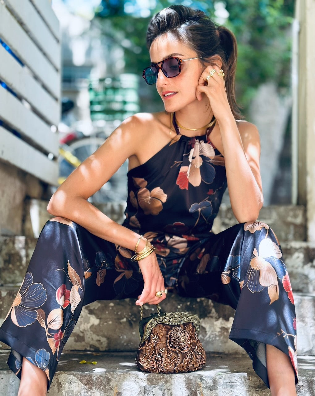 טופ קירה - שחור פרחים ניוד בורדו