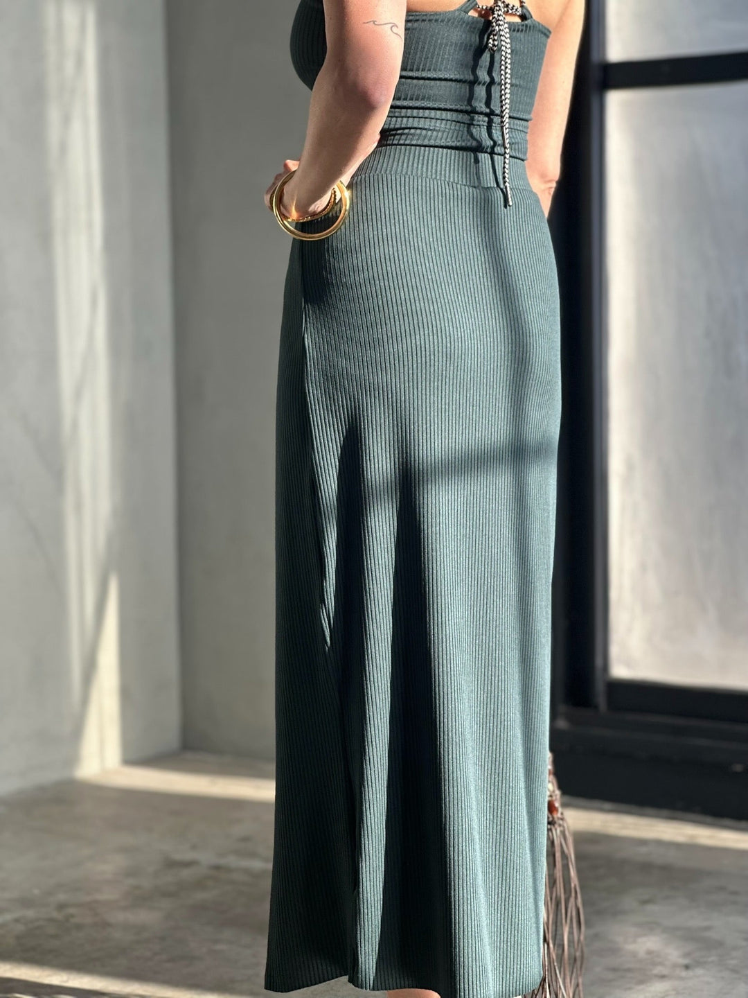 חצאית אלכס - ירוק בקבוק