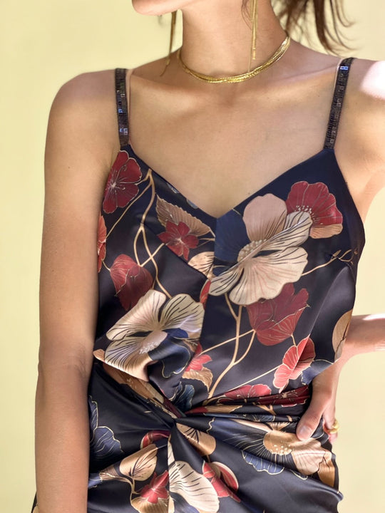 גופיית אתנה - שחור פרחים ניוד בורדו