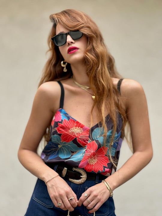 גופיית אתנה - שחור פרחים צבעוניים