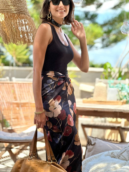 חצאית מקסי ונוס - שחור פרחים ניוד בורדו