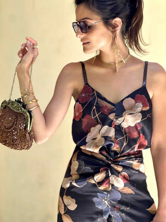 גופיית אתנה - שחור פרחים ניוד בורדו