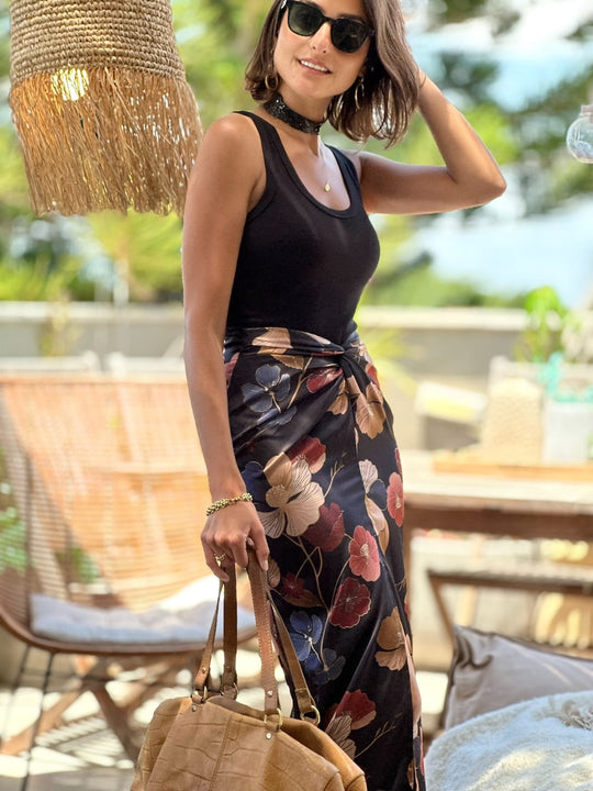 חצאית מקסי ונוס - שחור פרחים ניוד בורדו