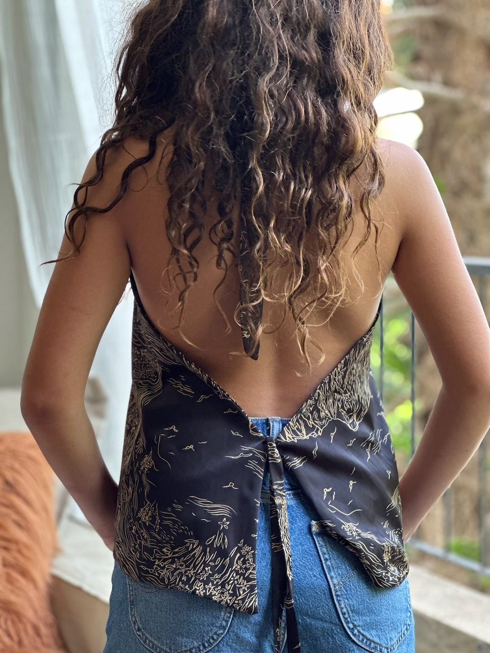 טופ קירה - שחור מצויר