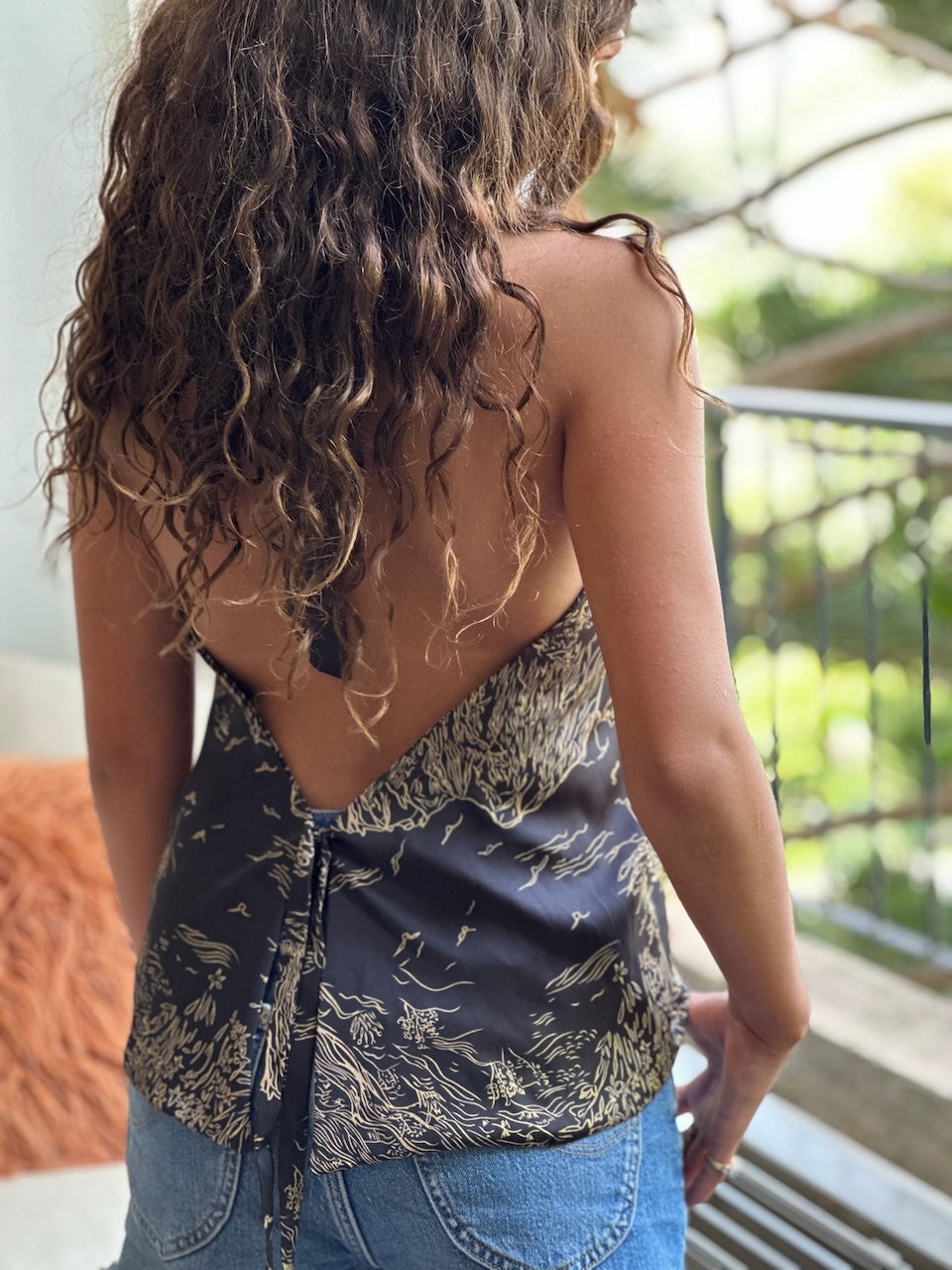 טופ קירה - שחור מצויר