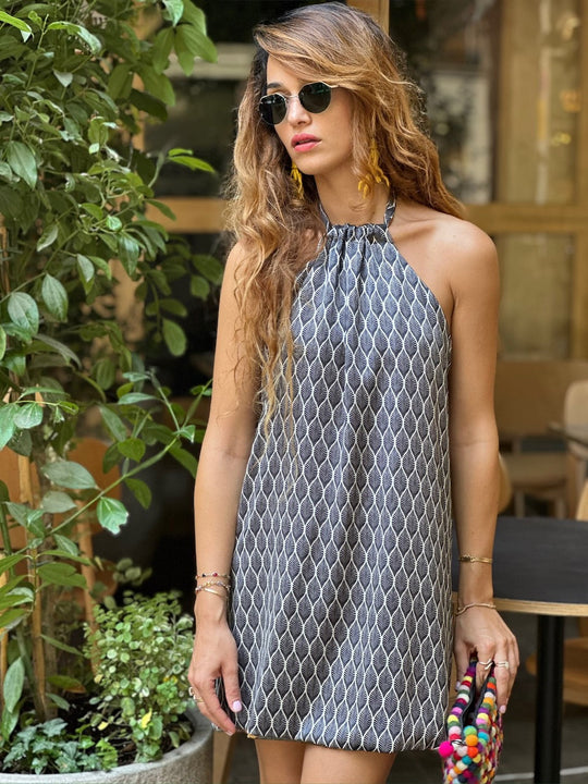 שמלת אליס -  שחור לבן (צד שני תכלת ורוד)