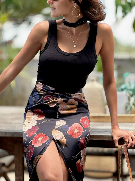 חצאית מקסי ונוס - שחור פרחים ניוד בורדו