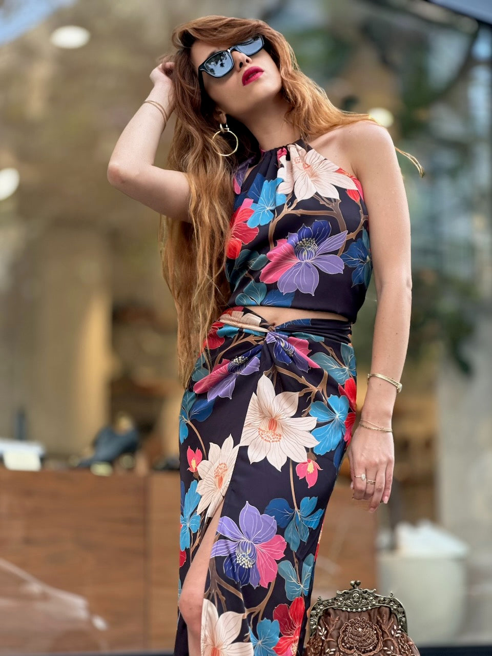 חצאית מקסי ונוס - שחור פרחים צבעוניים