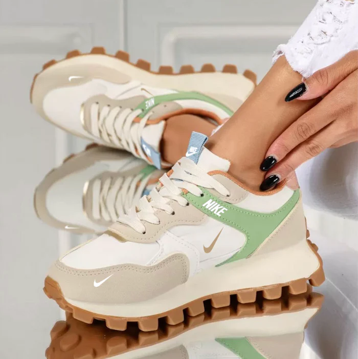 נעלי סניקרס לנשים